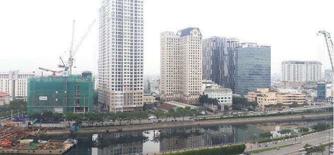 Ngân hàng siết chặt tín dụng – Chủ đầu tư bất động sản sẽ tìm kiếm nguồn tiền ở đâu thay thế?